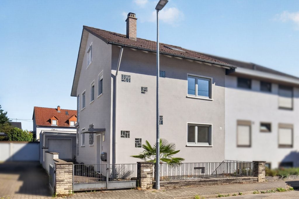 HUST Immobilien GmbH & Co. KG - Immobilienangebot - Karlsruhe / Neureut - Alle - Renovierungsbedürftige Doppelhaushälfte mit Garten in ruhiger Lage von Neureut