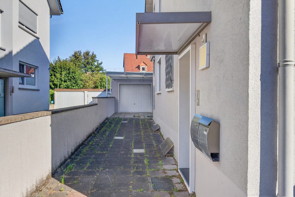 HUST Immobilien GmbH & Co. KG - Immobilienangebot - Karlsruhe / Neureut - Alle - Renovierungsbedürftige Doppelhaushälfte mit Garten in ruhiger Lage von Neureut
