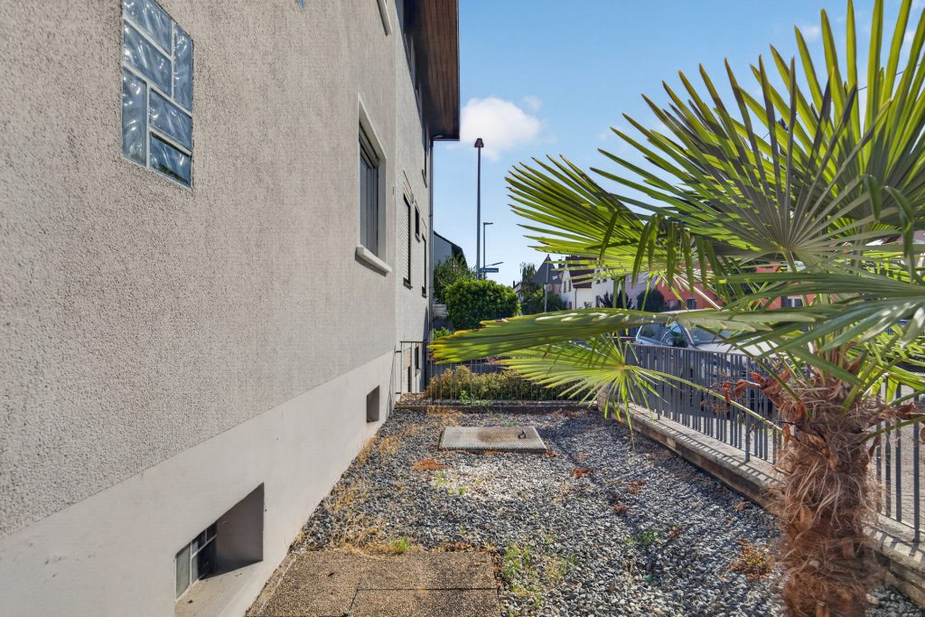 HUST Immobilien GmbH & Co. KG - Immobilienangebot - Karlsruhe / Neureut - Alle - Renovierungsbedürftige Doppelhaushälfte mit Garten in ruhiger Lage von Neureut
