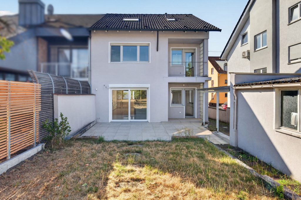 HUST Immobilien GmbH & Co. KG - Immobilienangebot - Karlsruhe / Neureut - Alle - Renovierungsbedürftige Doppelhaushälfte mit Garten in ruhiger Lage von Neureut