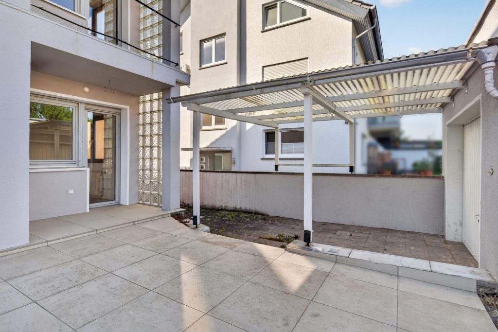 HUST Immobilien GmbH & Co. KG - Immobilienangebot - Karlsruhe / Neureut - Alle - Renovierungsbedürftige Doppelhaushälfte mit Garten in ruhiger Lage von Neureut