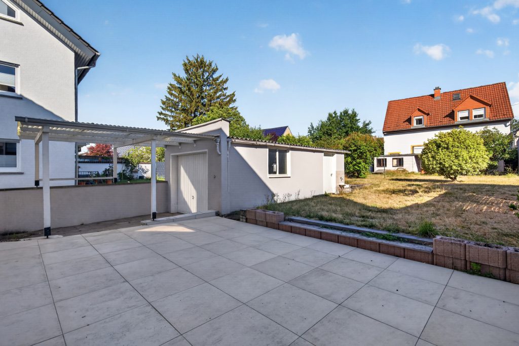 HUST Immobilien GmbH & Co. KG - Immobilienangebot - Karlsruhe / Neureut - Alle - Renovierungsbedürftige Doppelhaushälfte mit Garten in ruhiger Lage von Neureut