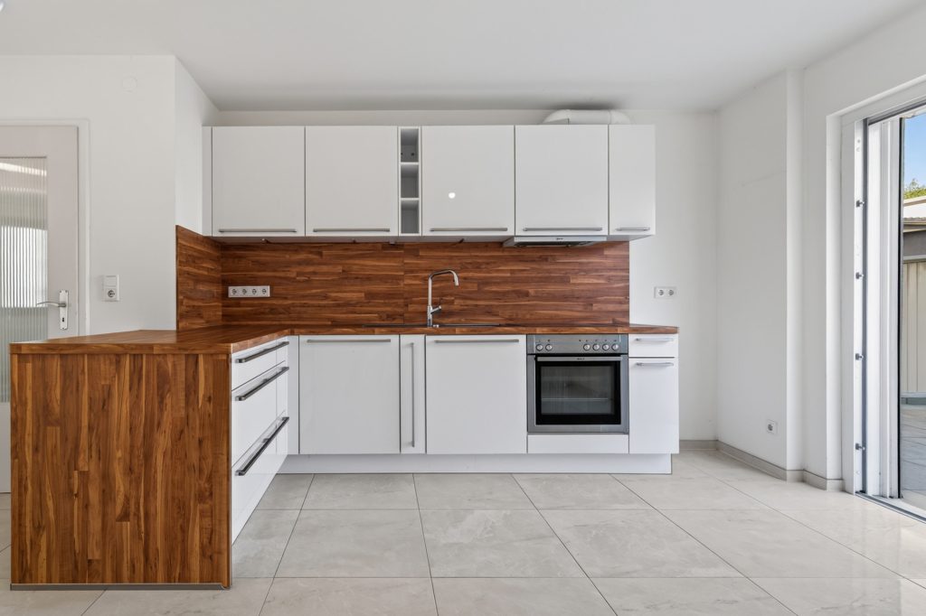 HUST Immobilien GmbH & Co. KG - Immobilienangebot - Karlsruhe / Neureut - Alle - Renovierungsbedürftige Doppelhaushälfte mit Garten in ruhiger Lage von Neureut