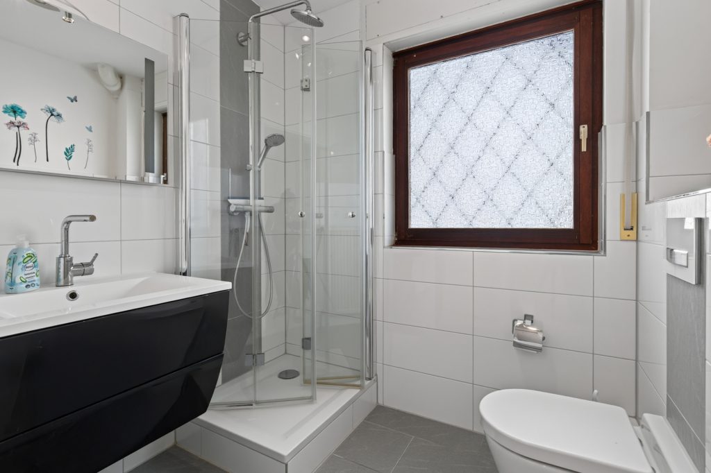 HUST Immobilien GmbH & Co. KG - Immobilienangebot - Karlsruhe / Neureut - Alle - Renovierungsbedürftige Doppelhaushälfte mit Garten in ruhiger Lage von Neureut