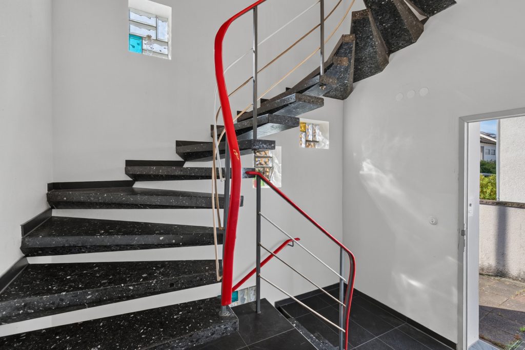 HUST Immobilien GmbH & Co. KG - Immobilienangebot - Karlsruhe / Neureut - Alle - Renovierungsbedürftige Doppelhaushälfte mit Garten in ruhiger Lage von Neureut