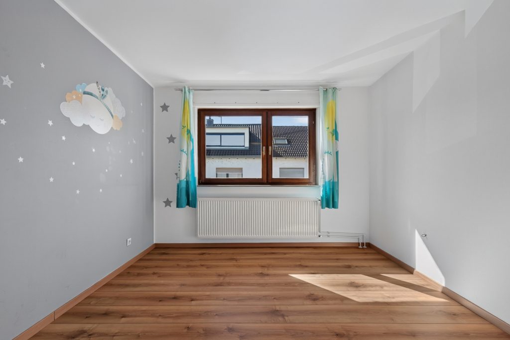 HUST Immobilien GmbH & Co. KG - Immobilienangebot - Karlsruhe / Neureut - Alle - Renovierungsbedürftige Doppelhaushälfte mit Garten in ruhiger Lage von Neureut