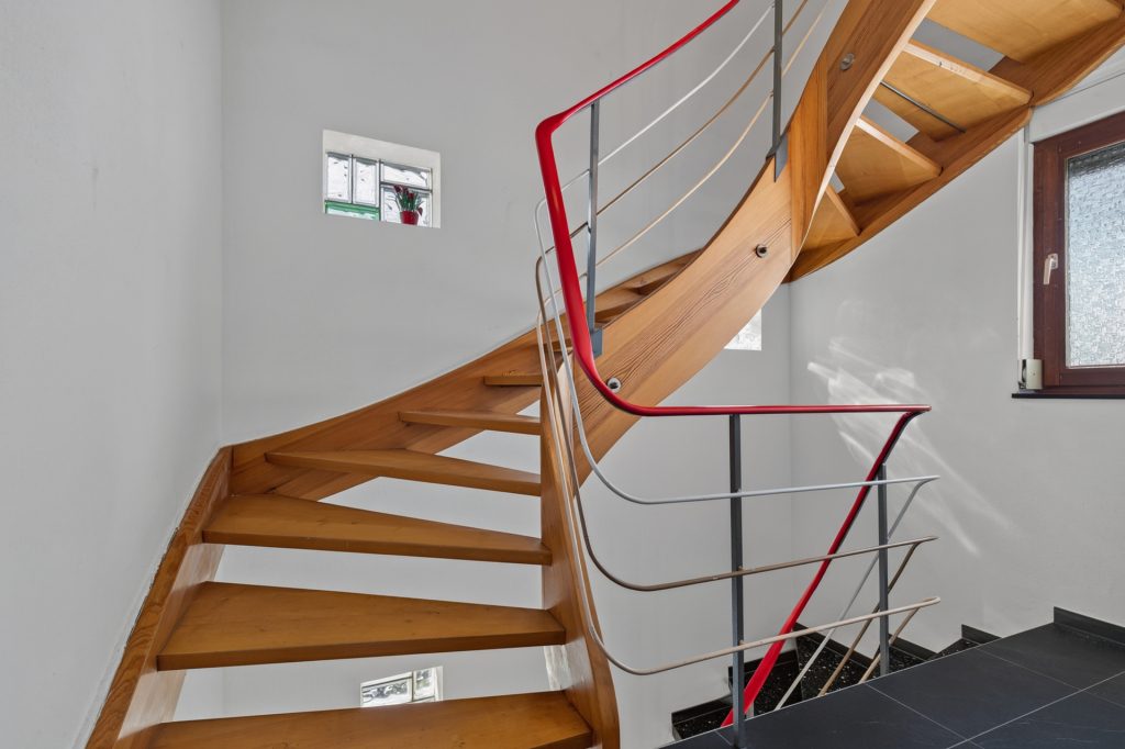 HUST Immobilien GmbH & Co. KG - Immobilienangebot - Karlsruhe / Neureut - Alle - Renovierungsbedürftige Doppelhaushälfte mit Garten in ruhiger Lage von Neureut