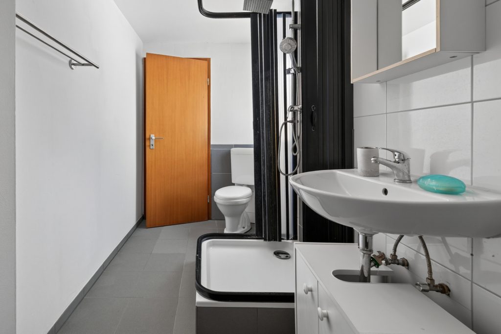 HUST Immobilien GmbH & Co. KG - Immobilienangebot - Karlsruhe / Neureut - Alle - Renovierungsbedürftige Doppelhaushälfte mit Garten in ruhiger Lage von Neureut