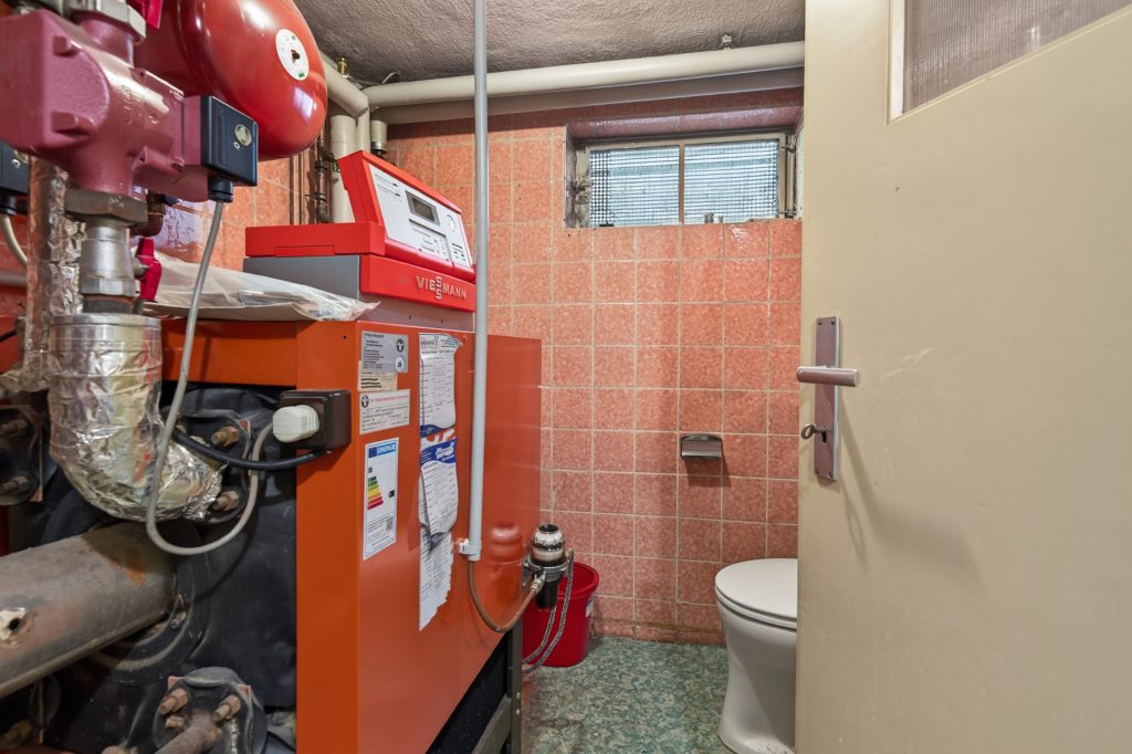 HUST Immobilien GmbH & Co. KG - Immobilienangebot - Karlsruhe / Neureut - Alle - Renovierungsbedürftige Doppelhaushälfte mit Garten in ruhiger Lage von Neureut