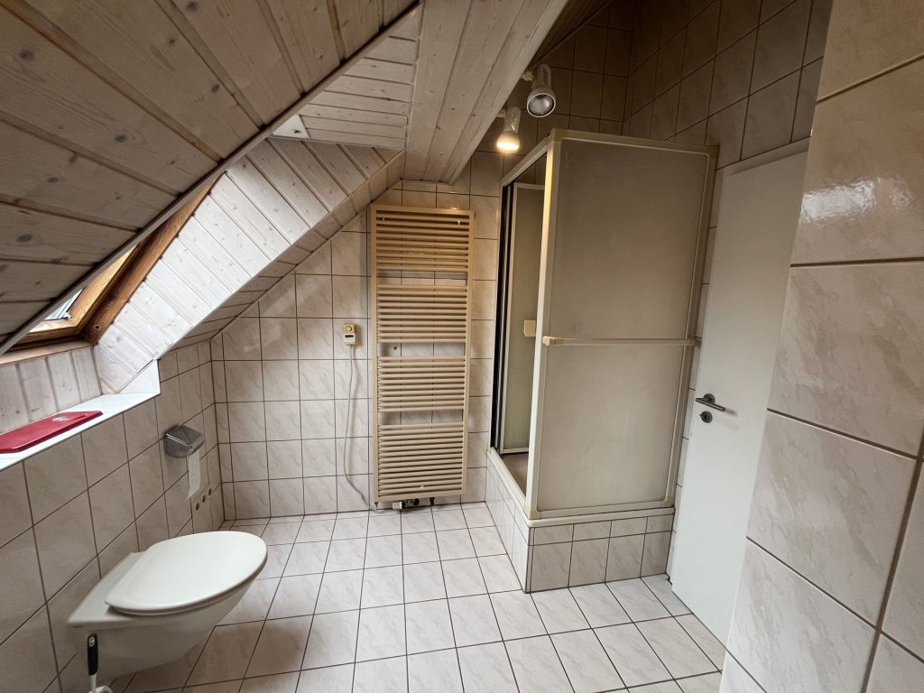 HUST Immobilien GmbH & Co. KG - Immobilienangebot - Ettlingen - Wohnungen - Helle und bezugsfreie 2-Zimmer-Wohnung mit Kochnische in Ettlingen-Spessart