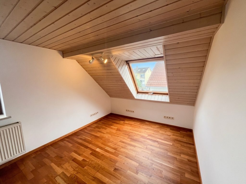 HUST Immobilien GmbH & Co. KG - Immobilienangebot - Ettlingen - Wohnungen - Helle und bezugsfreie 2-Zimmer-Wohnung mit Kochnische in Ettlingen-Spessart