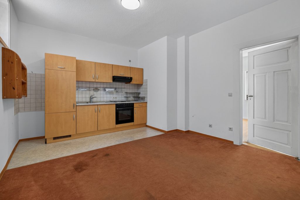 HUST Immobilien GmbH & Co. KG - Immobilienangebot - Stutensee - Häuser - Großes Grundstück mit Bauoption in zweiter Reihe – Bestandshaus für Mieterträge inklusive
