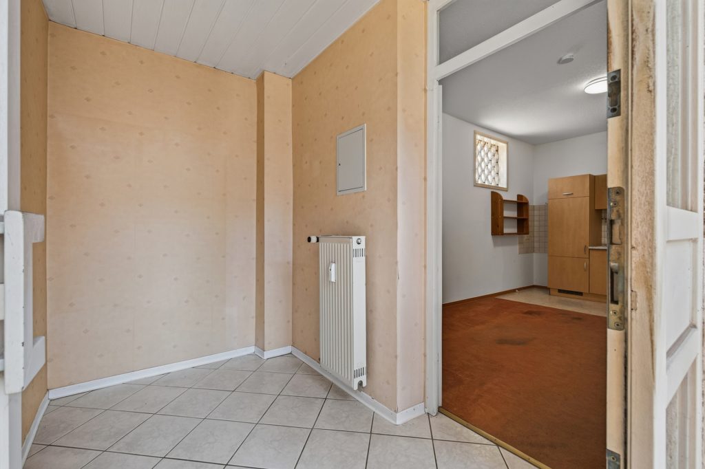 HUST Immobilien GmbH & Co. KG - Immobilienangebot - Stutensee - Häuser - Großes Grundstück mit Bauoption in zweiter Reihe – Bestandshaus für Mieterträge inklusive