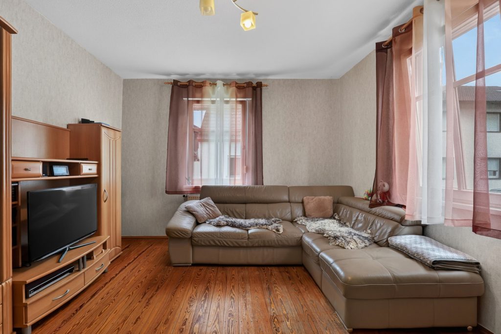 HUST Immobilien GmbH & Co. KG - Immobilienangebot - Stutensee - Häuser - Großes Grundstück mit Bauoption in zweiter Reihe – Bestandshaus für Mieterträge inklusive