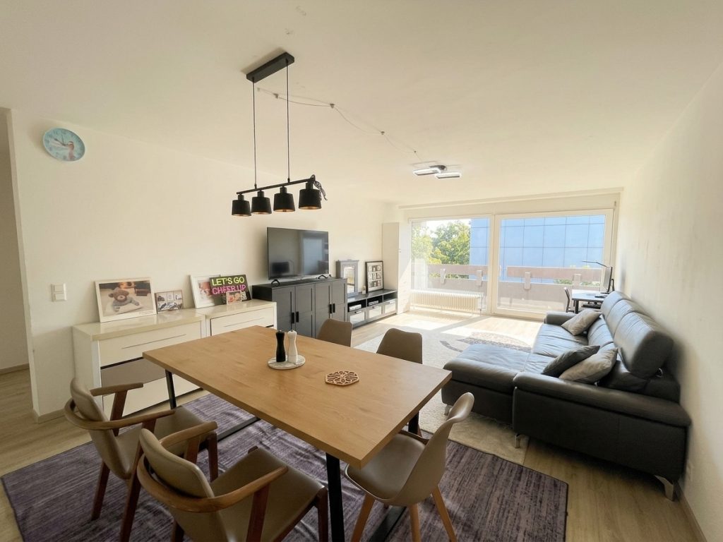 HUST Immobilien GmbH & Co. KG - Immobilienangebot - Karlsruhe / Knielingen - Wohnungen - Platz für die ganze Familie: großzügige 4-Zimmer-Wohnung mit Balkon in Knielingen