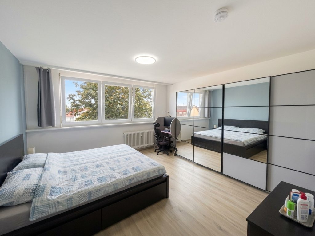 HUST Immobilien GmbH & Co. KG - Immobilienangebot - Karlsruhe / Knielingen - Wohnungen - Platz für die ganze Familie: großzügige 4-Zimmer-Wohnung mit Balkon in Knielingen