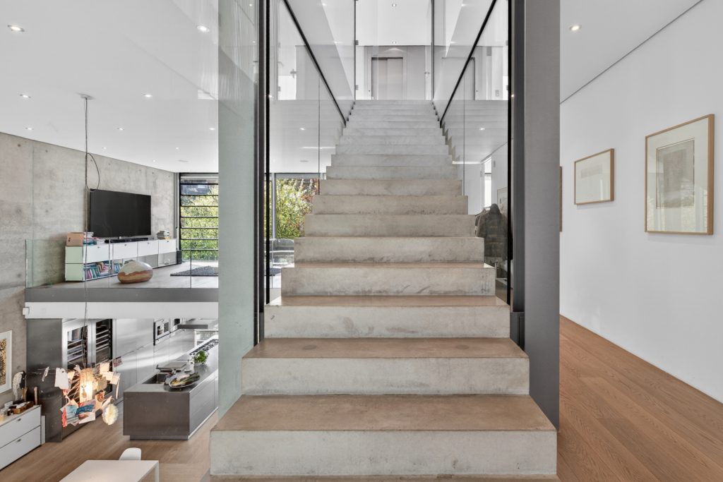 HUST Immobilien GmbH & Co. KG - Immobilienangebot - Karlsruhe - Häuser - Das Haus auf sieben Stützen – Architektenvilla am Rand der Beiertheimer Allee