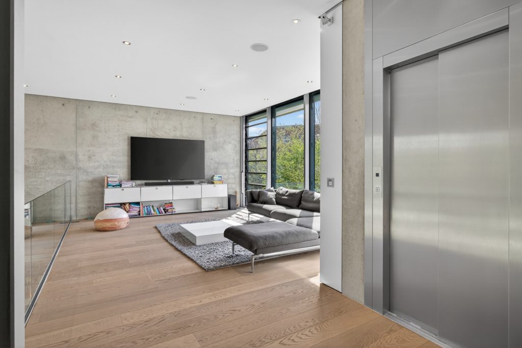 HUST Immobilien GmbH & Co. KG - Immobilienangebot - Karlsruhe - Häuser - Das Haus auf sieben Stützen – Architektenvilla am Rand der Beiertheimer Allee