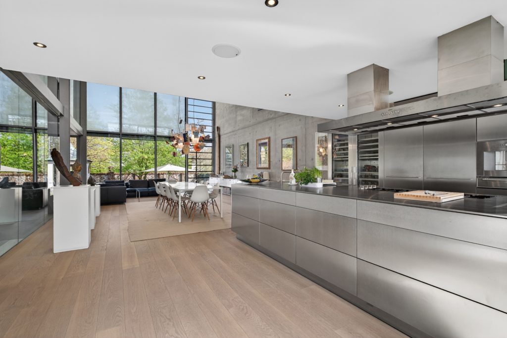 HUST Immobilien GmbH & Co. KG - Immobilienangebot - Karlsruhe - Häuser - Das Haus auf sieben Stützen – Architektenvilla am Rand der Beiertheimer Allee