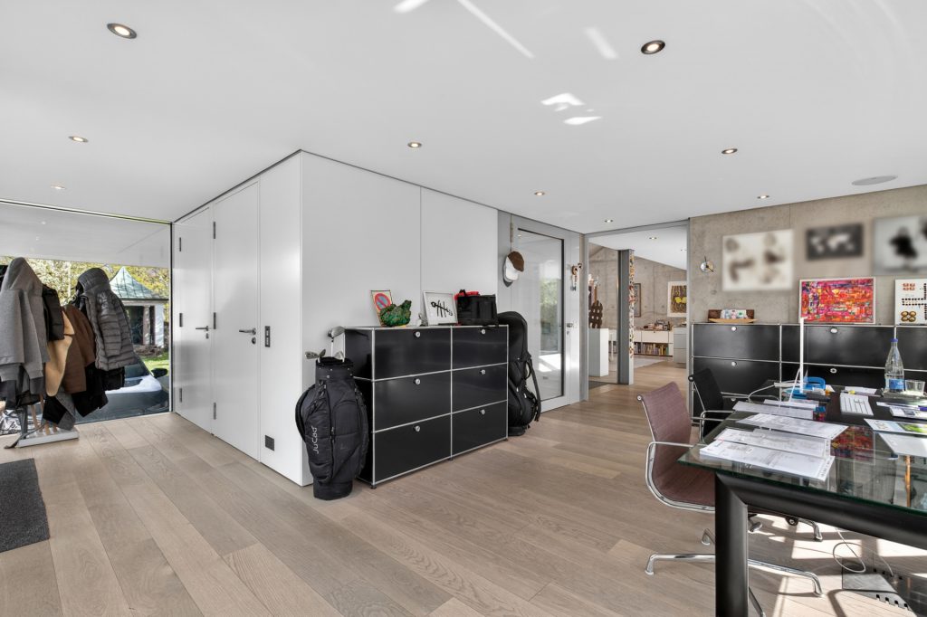 HUST Immobilien GmbH & Co. KG - Immobilienangebot - Karlsruhe - Häuser - Das Haus auf sieben Stützen – Architektenvilla am Rand der Beiertheimer Allee