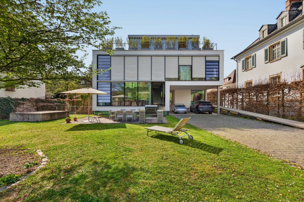 HUST Immobilien GmbH & Co. KG - Immobilienangebot - Karlsruhe - Häuser - Das Haus auf sieben Stützen – Architektenvilla am Rand der Beiertheimer Allee
