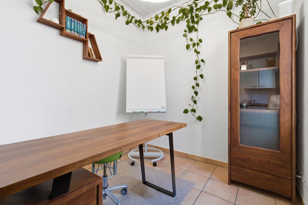 HUST Immobilien GmbH & Co. KG - Immobilienangebot - Pforzheim - Gewerbe - Leerstehender Laden in der Südweststadt - Sofort bezugsfrei!