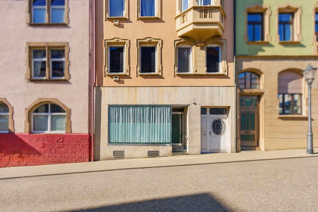 HUST Immobilien GmbH & Co. KG - Immobilienangebot - Pforzheim - Gewerbe - Leerstehender Laden in der Südweststadt - Sofort bezugsfrei!