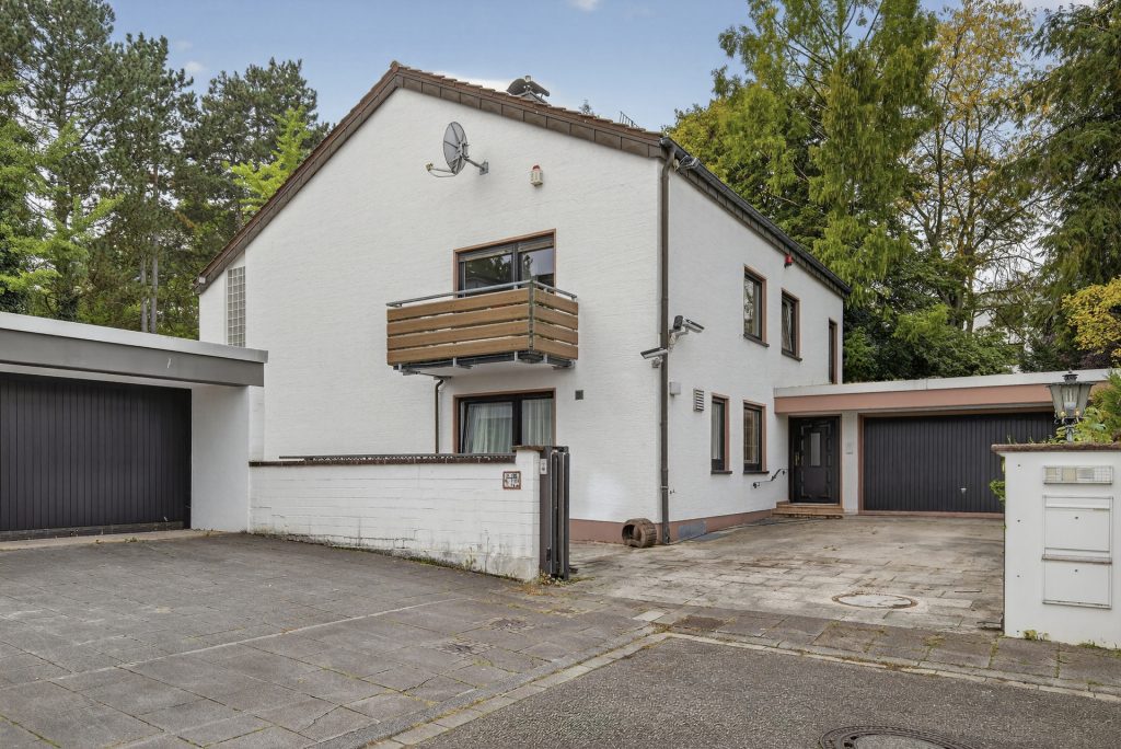 HUST Immobilien GmbH & Co. KG - Immobilienangebot - Karlsruhe / Rüppurr - Häuser - Viel Platz, viel Grün, viel Perspektive: Einfamilienhaus in Rüppurr auf 900 m² Grundstück