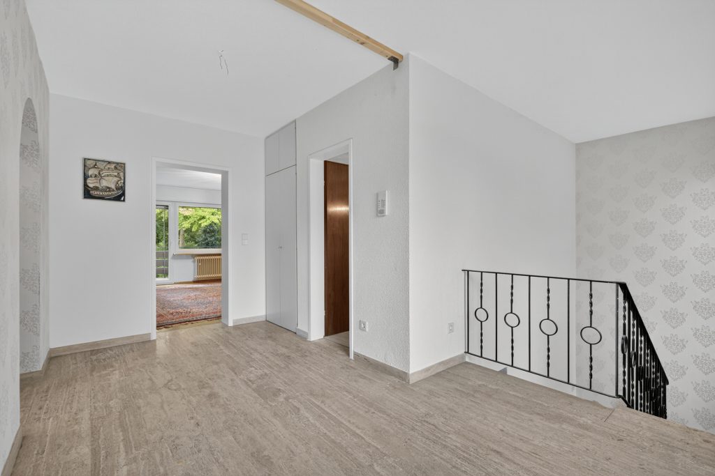 HUST Immobilien GmbH & Co. KG - Immobilienangebot - Karlsruhe / Rüppurr - Häuser - Viel Platz, viel Grün, viel Perspektive: Einfamilienhaus in Rüppurr auf 900 m² Grundstück