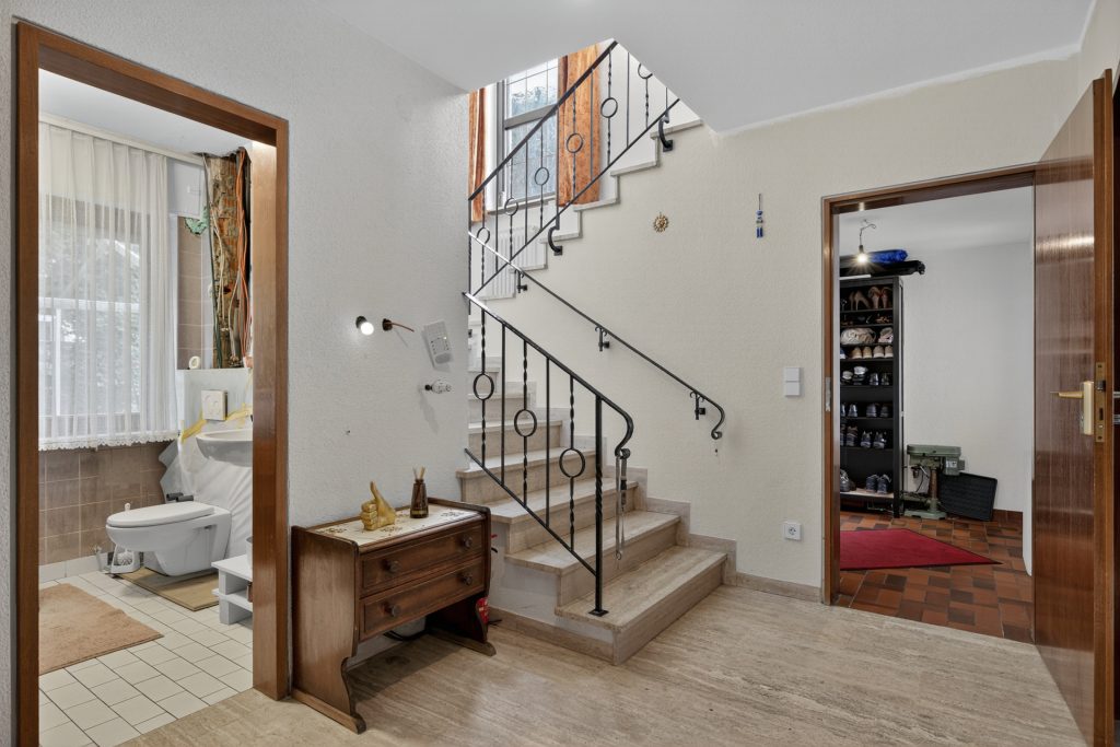HUST Immobilien GmbH & Co. KG - Immobilienangebot - Karlsruhe / Rüppurr - Häuser - Viel Platz, viel Grün, viel Perspektive: Einfamilienhaus in Rüppurr auf 900 m² Grundstück