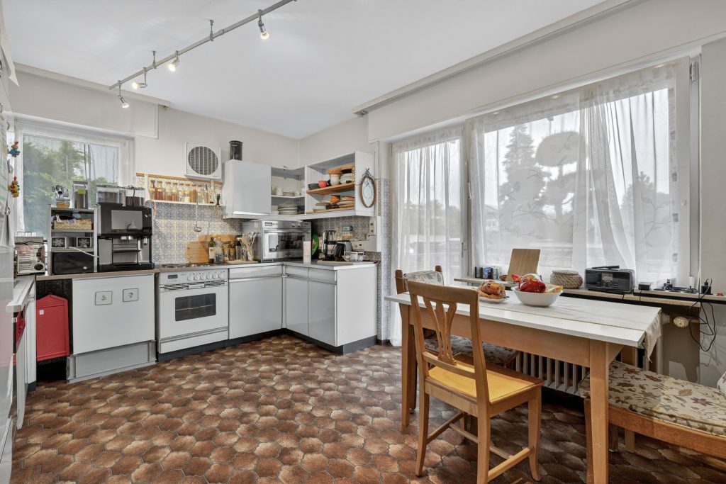 HUST Immobilien GmbH & Co. KG - Immobilienangebot - Karlsruhe / Rüppurr - Häuser - Viel Platz, viel Grün, viel Perspektive: Einfamilienhaus in Rüppurr auf 900 m² Grundstück