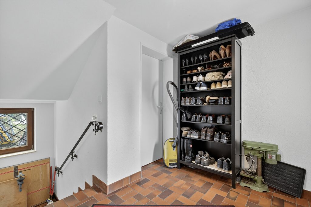 HUST Immobilien GmbH & Co. KG - Immobilienangebot - Karlsruhe / Rüppurr - Häuser - Viel Platz, viel Grün, viel Perspektive: Einfamilienhaus in Rüppurr auf 900 m² Grundstück