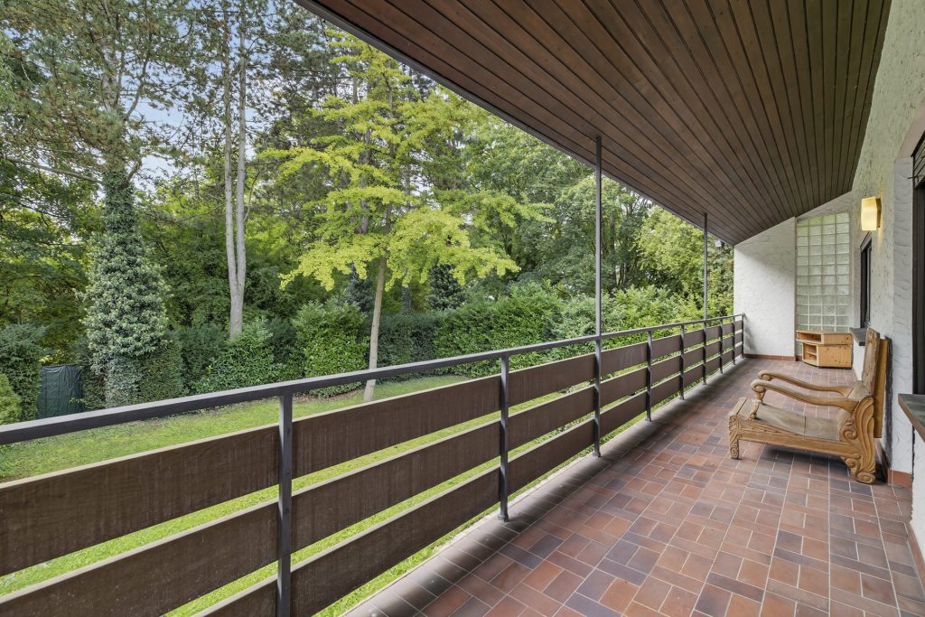 HUST Immobilien GmbH & Co. KG - Immobilienangebot - Karlsruhe / Rüppurr - Häuser - Viel Platz, viel Grün, viel Perspektive: Einfamilienhaus in Rüppurr auf 900 m² Grundstück