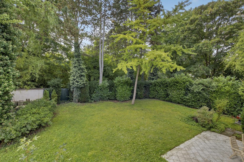 HUST Immobilien GmbH & Co. KG - Immobilienangebot - Karlsruhe / Rüppurr - Häuser - Viel Platz, viel Grün, viel Perspektive: Einfamilienhaus in Rüppurr auf 900 m² Grundstück