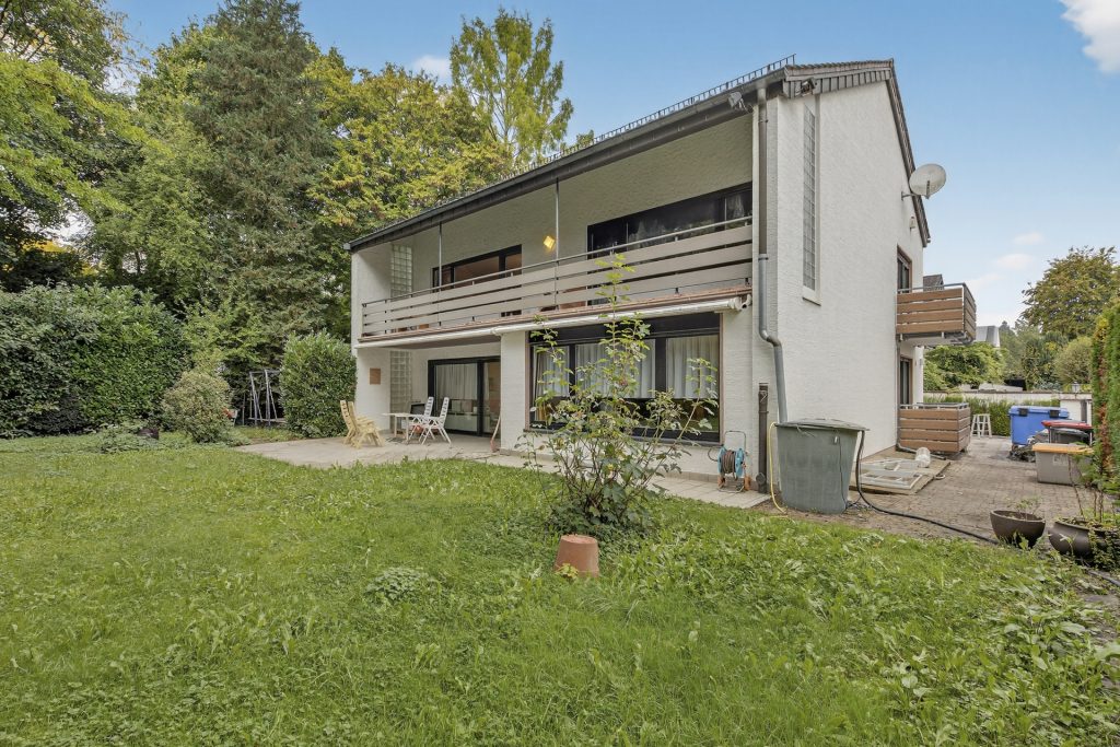 HUST Immobilien GmbH & Co. KG - Immobilienangebot - Karlsruhe / Rüppurr - Häuser - Viel Platz, viel Grün, viel Perspektive: Einfamilienhaus in Rüppurr auf 900 m² Grundstück