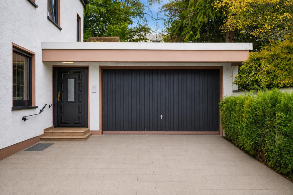 HUST Immobilien GmbH & Co. KG - Immobilienangebot - Karlsruhe / Rüppurr - Häuser - Viel Platz, viel Grün, viel Perspektive: Einfamilienhaus in Rüppurr auf 900 m² Grundstück
