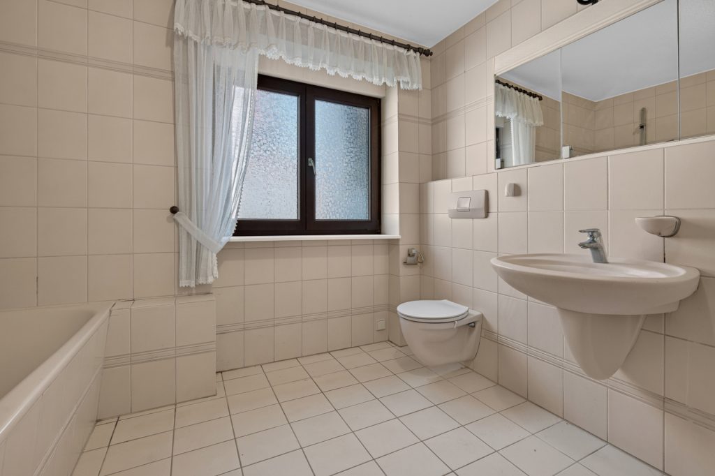 HUST Immobilien GmbH & Co. KG - Immobilienangebot - Ettlingen / Spessart - Häuser - Viel Platz für Ihre Wohnideen – 1–2-Familienhaus in Spessart sucht neue Eigentümer