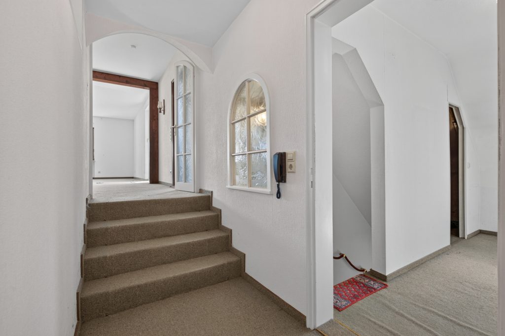 HUST Immobilien GmbH & Co. KG - Immobilienangebot - Ettlingen / Spessart - Häuser - Viel Platz für Ihre Wohnideen – 1–2-Familienhaus in Spessart sucht neue Eigentümer
