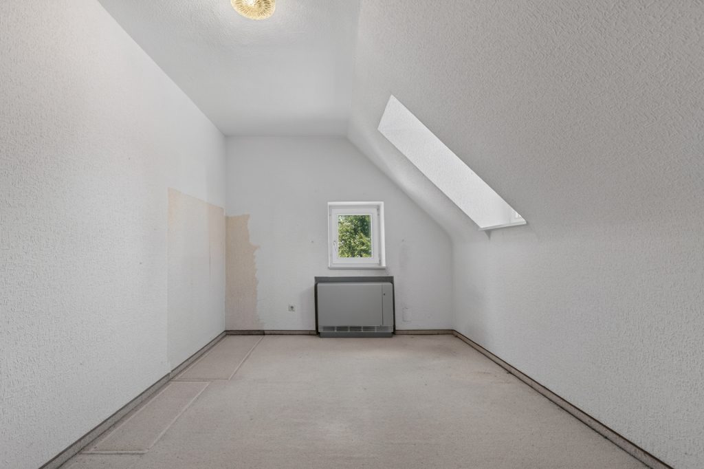 HUST Immobilien GmbH & Co. KG - Immobilienangebot - Ettlingen / Spessart - Häuser - Viel Platz für Ihre Wohnideen – 1–2-Familienhaus in Spessart sucht neue Eigentümer