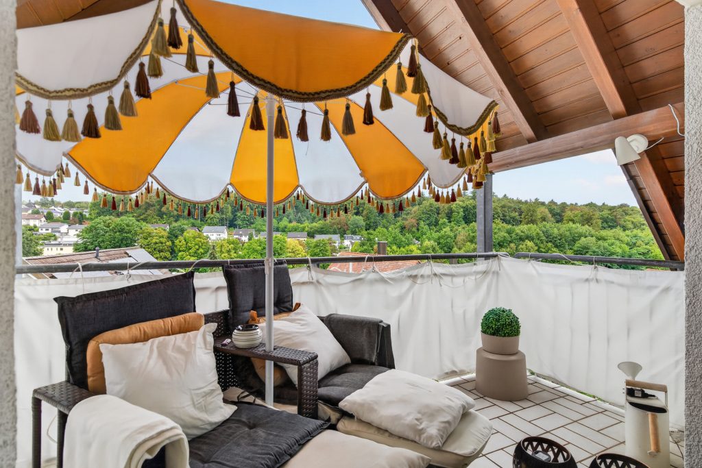 HUST Immobilien GmbH & Co. KG - Immobilienangebot - Waldbronn / Busenbach - Wohnungen - Dachgeschoss mit Charakter – 2-Zimmer-Kapitalanlage mit drei Balkonen & TG-Stellplatz in Waldbronn