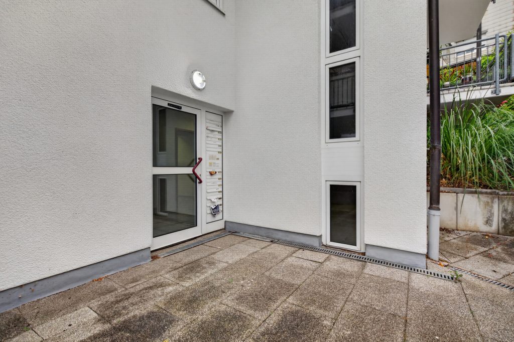 HUST Immobilien GmbH & Co. KG - Immobilienangebot - Waldbronn / Busenbach - Wohnungen - Dachgeschoss mit Charakter – 2-Zimmer-Kapitalanlage mit drei Balkonen & TG-Stellplatz in Waldbronn