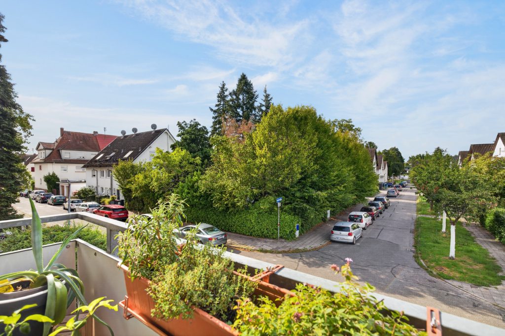 HUST Immobilien GmbH & Co. KG - Immobilienangebot - Karlsruhe - Wohnungen - Charmante, vermietete 3-Zi.-Whg. mit zwei Balkonen und Garage in Weiherfeld
