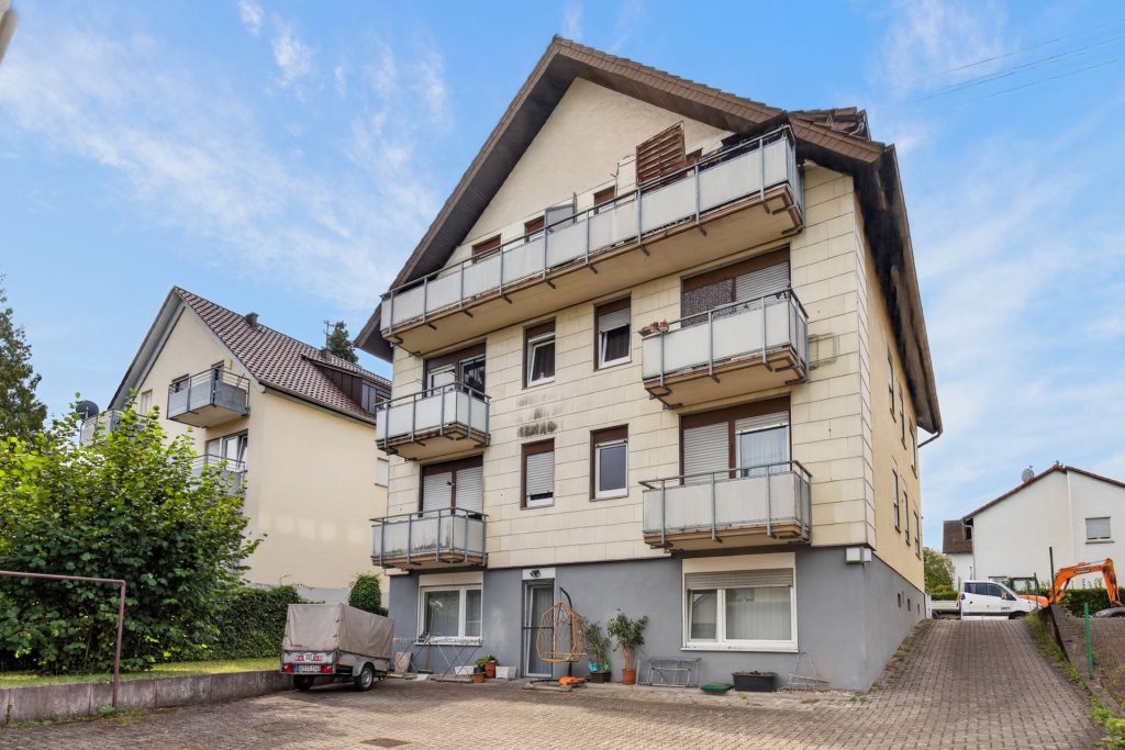 HUST Immobilien GmbH & Co. KG - Immobilienangebot - Karlsruhe - Wohnungen - Charmante, vermietete 3-Zi.-Whg. mit zwei Balkonen und Garage in Weiherfeld