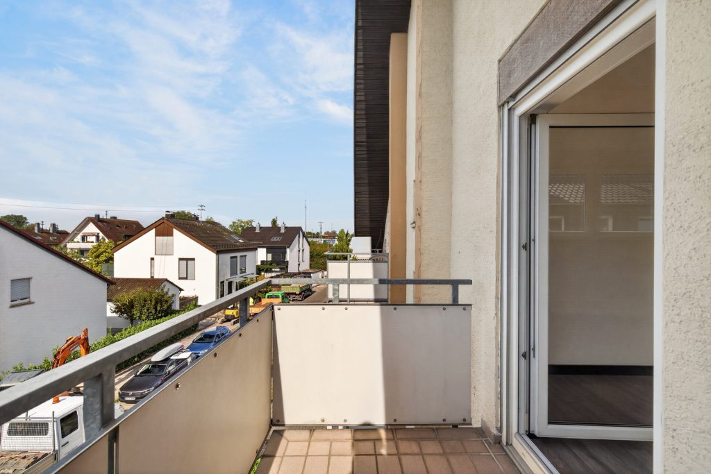 HUST Immobilien GmbH & Co. KG - Immobilienangebot - Karlsruhe - Wohnungen - Ideal für Selbstnutzer und Kapitalanleger - freie 3-Zi.-DG-Whg. mit 2 Balkonen in Weiherfeld