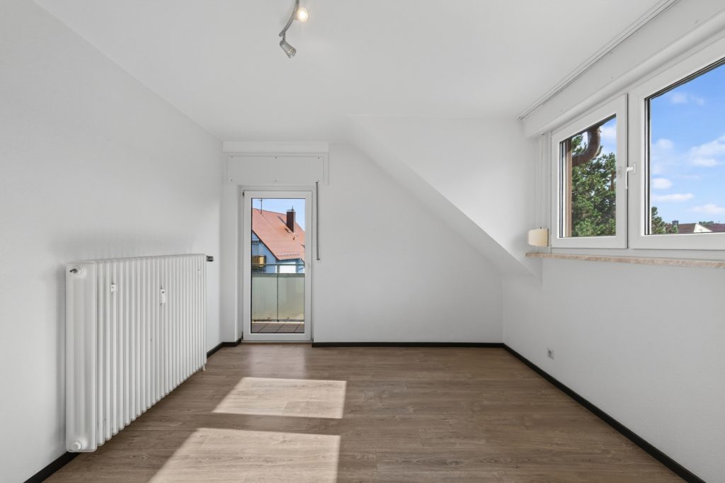 HUST Immobilien GmbH & Co. KG - Immobilienangebot - Karlsruhe - Wohnungen - Ideal für Selbstnutzer und Kapitalanleger - freie 3-Zi.-DG-Whg. mit 2 Balkonen in Weiherfeld