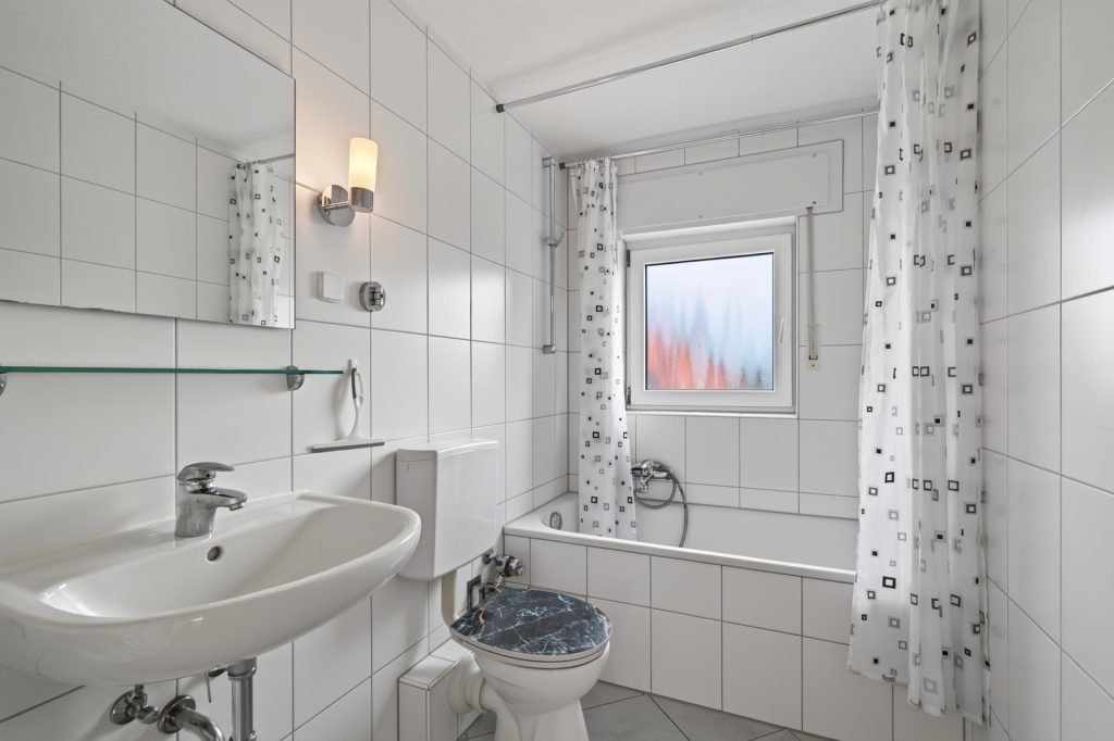 HUST Immobilien GmbH & Co. KG - Immobilienangebot - Karlsruhe - Wohnungen - Ideal für Selbstnutzer und Kapitalanleger - freie 3-Zi.-DG-Whg. mit 2 Balkonen in Weiherfeld