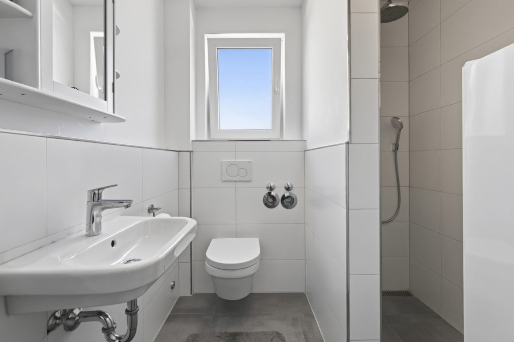 HUST Immobilien GmbH & Co. KG - Immobilienangebot - Niefern-Öschelbronn - Wohnungen - Modernes Penthouse mit schöner Dachterrasse – 159 m² Wohnkomfort mit 4 Zimmern und Weitblick
