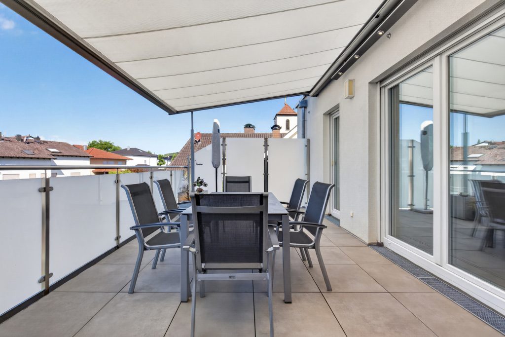 HUST Immobilien GmbH & Co. KG - Immobilienangebot - Niefern-Öschelbronn - Wohnungen - Modernes Penthouse mit schöner Dachterrasse – 159 m² Wohnkomfort mit 4 Zimmern und Weitblick