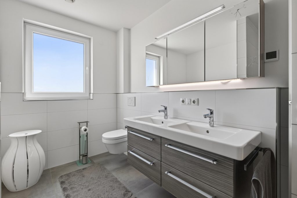 HUST Immobilien GmbH & Co. KG - Immobilienangebot - Niefern-Öschelbronn - Wohnungen - Modernes Penthouse mit schöner Dachterrasse – 159 m² Wohnkomfort mit 4 Zimmern und Weitblick