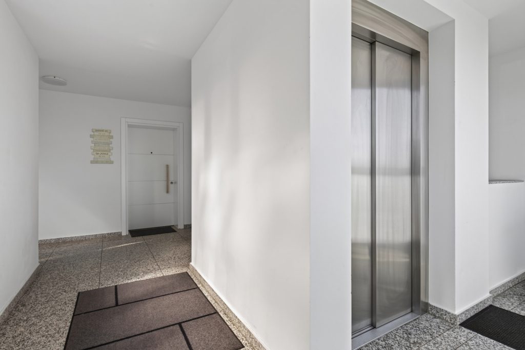 HUST Immobilien GmbH & Co. KG - Immobilienangebot - Niefern-Öschelbronn - Wohnungen - Modernes Penthouse mit schöner Dachterrasse – 159 m² Wohnkomfort mit 4 Zimmern und Weitblick